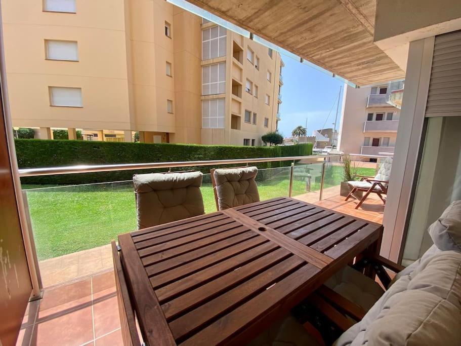 Piso De 2 Habitaciones, 3 Piscinas Y Cerca Del Mar Rosas Exterior foto