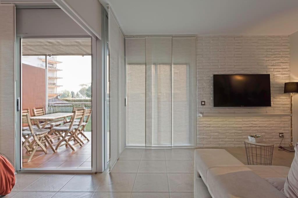 Piso De 2 Habitaciones, 3 Piscinas Y Cerca Del Mar Rosas Exterior foto