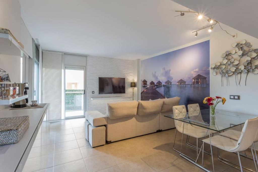 Piso De 2 Habitaciones, 3 Piscinas Y Cerca Del Mar Rosas Exterior foto
