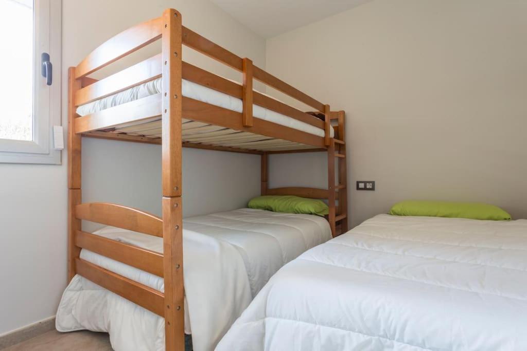 Piso De 2 Habitaciones, 3 Piscinas Y Cerca Del Mar Rosas Exterior foto