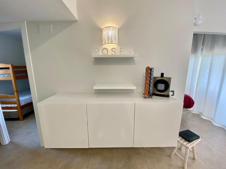 Piso De 2 Habitaciones, 3 Piscinas Y Cerca Del Mar Rosas Exterior foto